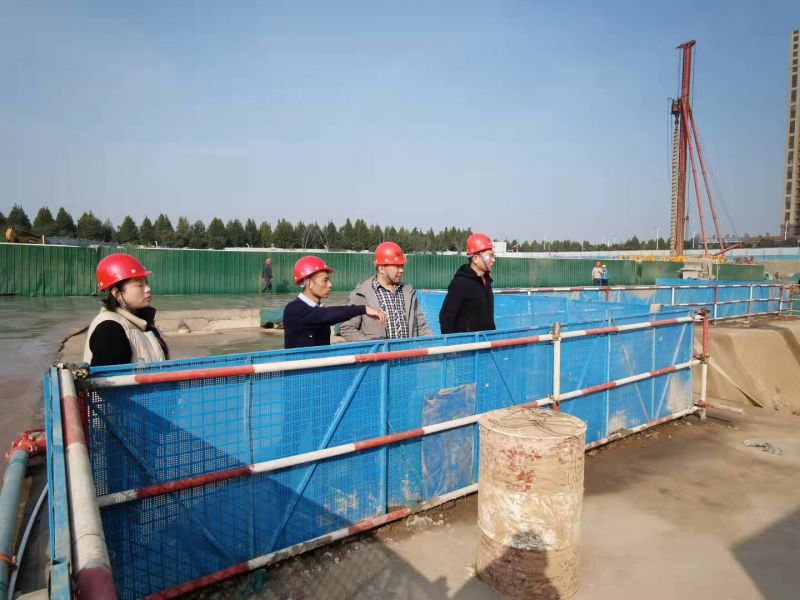 公司轮值总经理常文魁带队巡视鹤壁建业凯旋广场工作