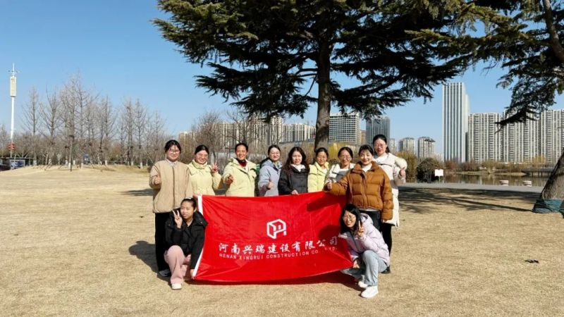 公司工会组织开展庆三八户外朗诵分享活动